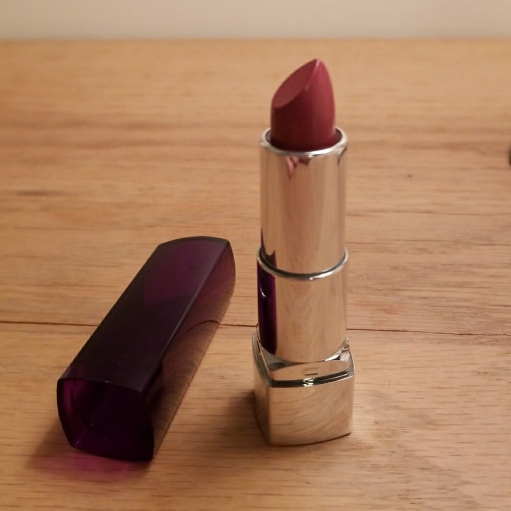 NWT Rimmel London moisture renew lipstick